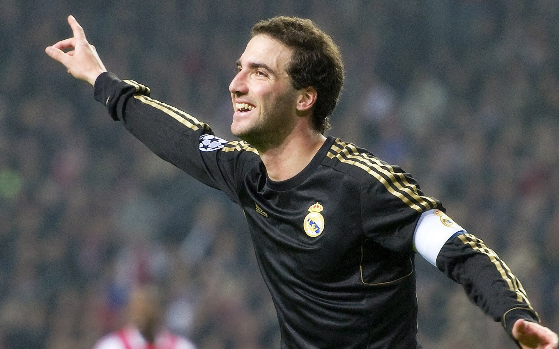 社交媒体：影响球迷热情与交流的力量，社交型媒体